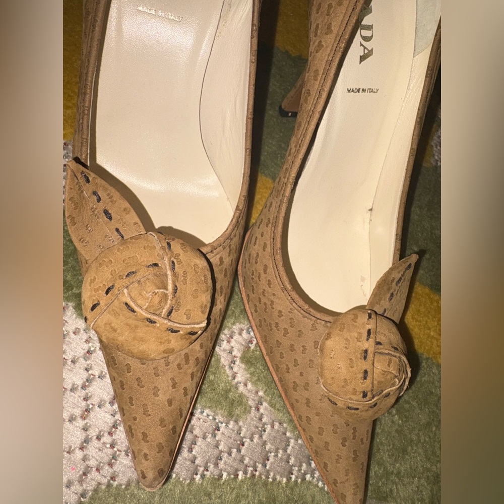 Prada Suede Heels Pumps 6.5 / 36.5 Brown Textured Bow Pointed Toe Italy - Picture 4 of 9